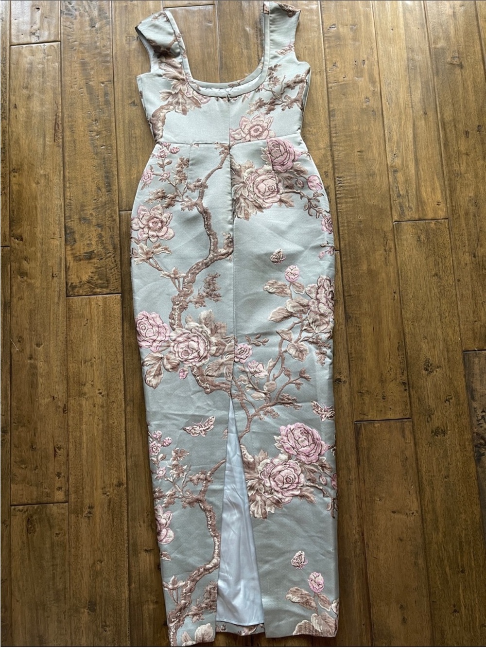 ✨NEW✨ SAU LEE Brooke Floral Brocade
Column Gown in Blue Ash - Picture 6 of 8